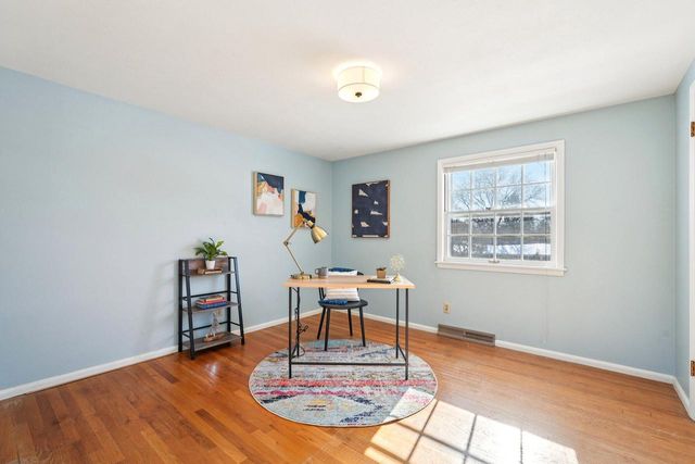 2430 W Applewood LANE, Glendale, WI 53209