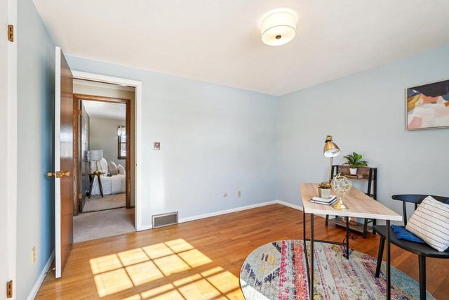 2430 W Applewood LANE, Glendale, WI 53209