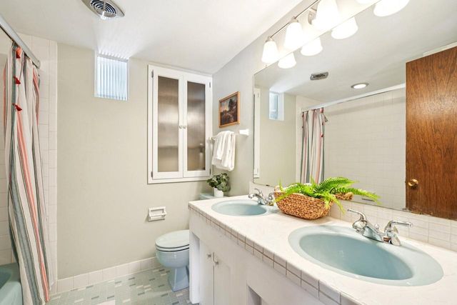 2430 W Applewood LANE, Glendale, WI 53209