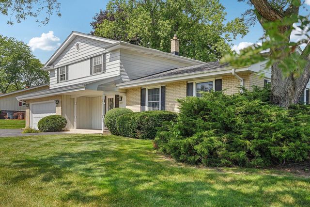 2430 W Applewood LANE, Glendale, WI 53209