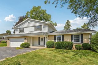 2430 W Applewood LANE, Glendale, WI 53209