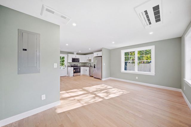 148 Groton Rd C, Chelmsford, MA 01863
