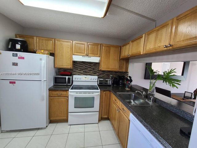 165 NW 93rd Avenue 102, Pembroke Pines, FL 33024
