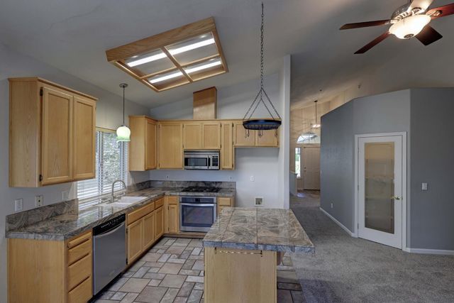 561 Silkwood Dr, Auburn, CA 95603