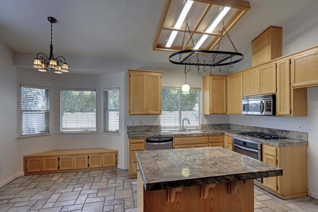 561 Silkwood Dr, Auburn, CA 95603