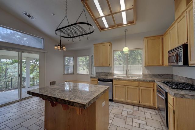 561 Silkwood Dr, Auburn, CA 95603