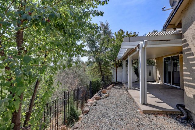 561 Silkwood Dr, Auburn, CA 95603