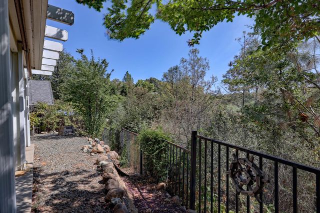 561 Silkwood Dr, Auburn, CA 95603