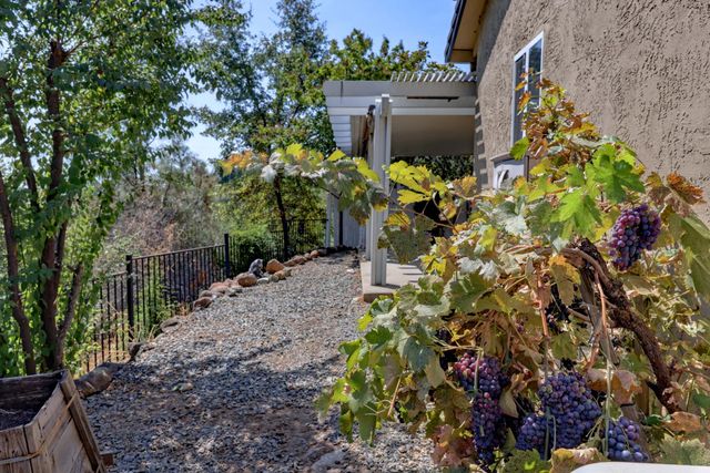 561 Silkwood Dr, Auburn, CA 95603