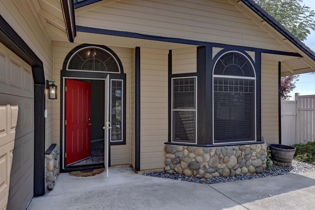 561 Silkwood Dr, Auburn, CA 95603