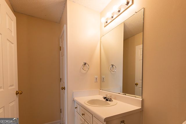 102 Honey Lane, Mcdonough, GA 30252