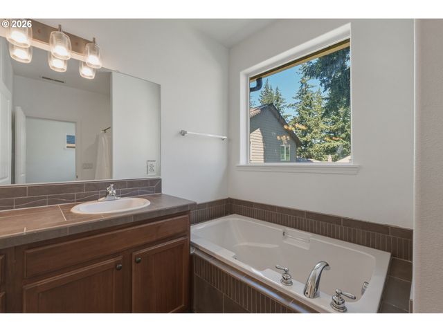 11812 Se HANNAH Ln, Portland, OR 97266