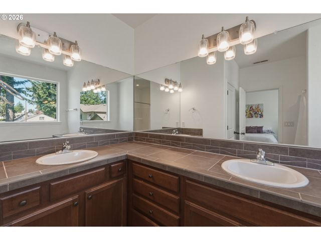 11812 Se HANNAH Ln, Portland, OR 97266