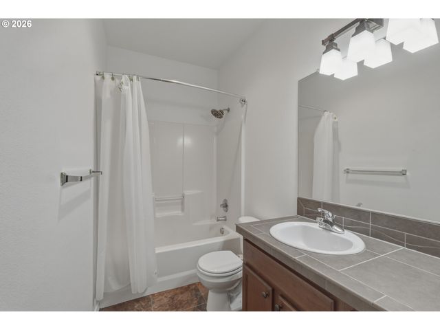 11812 Se HANNAH Ln, Portland, OR 97266