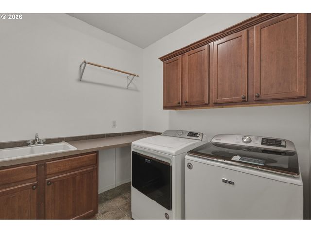 11812 Se HANNAH Ln, Portland, OR 97266