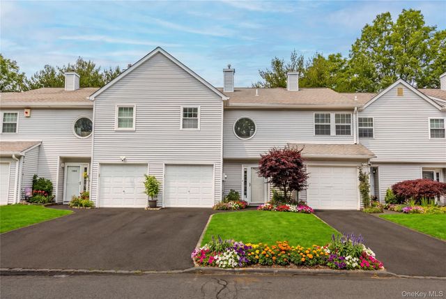 1406 Sara Circle, Port Jefferson Station, NY 11776