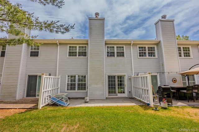 1406 Sara Circle, Port Jefferson Station, NY 11776