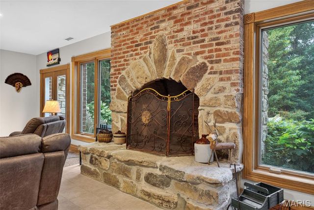 11445 Casa Nella Montagna, Marthasville, MO 63357