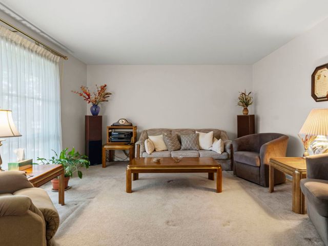 1194 Cedar Lane, Elk Grove Village, IL 60007