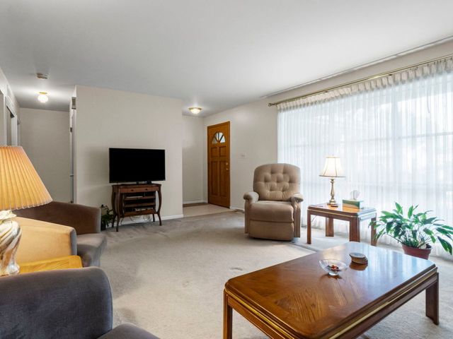 1194 Cedar Lane, Elk Grove Village, IL 60007
