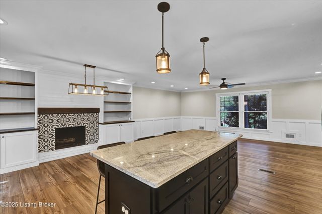 9305 Hi View Ln, Louisville, KY 40272