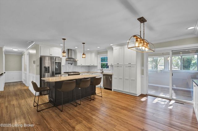 9305 Hi View Ln, Louisville, KY 40272