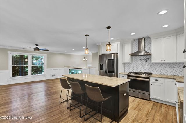 9305 Hi View Ln, Louisville, KY 40272