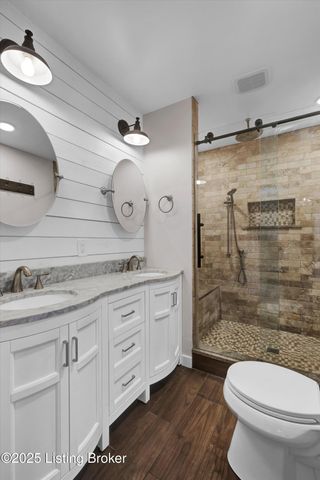 9305 Hi View Ln, Louisville, KY 40272