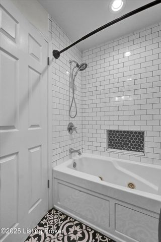 9305 Hi View Ln, Louisville, KY 40272