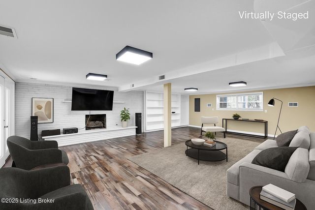 9305 Hi View Ln, Louisville, KY 40272