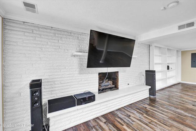 9305 Hi View Ln, Louisville, KY 40272