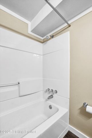 9305 Hi View Ln, Louisville, KY 40272