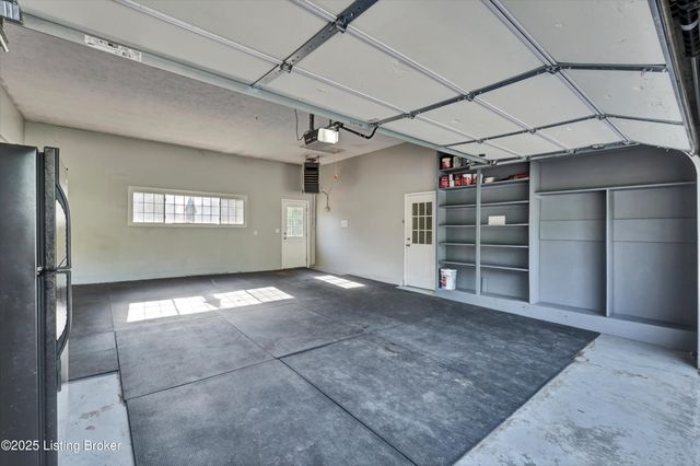 9305 Hi View Ln, Louisville, KY 40272