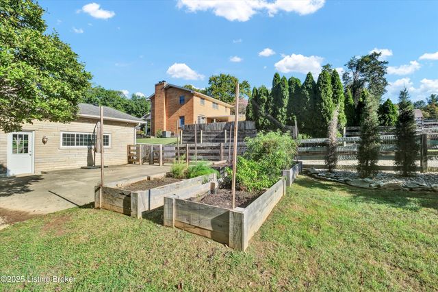 9305 Hi View Ln, Louisville, KY 40272