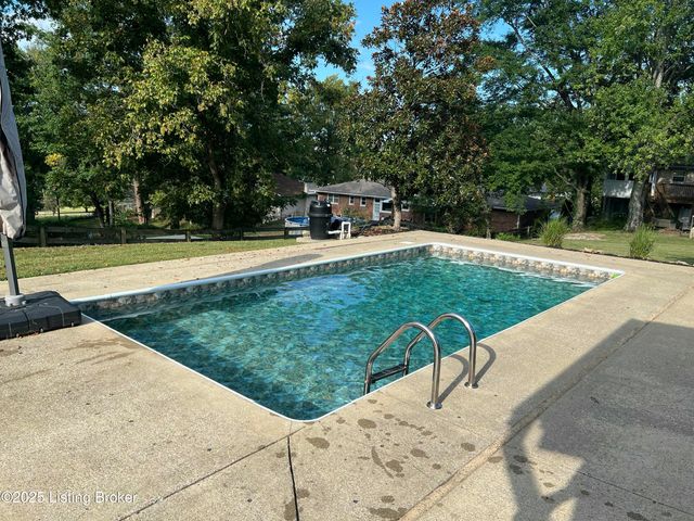 9305 Hi View Ln, Louisville, KY 40272