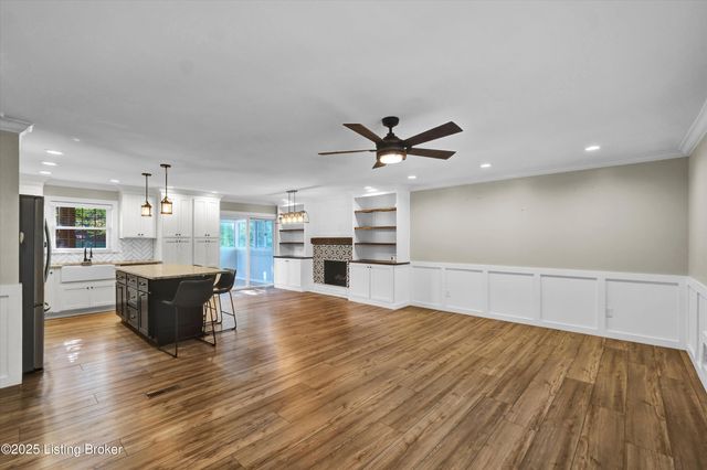 9305 Hi View Ln, Louisville, KY 40272