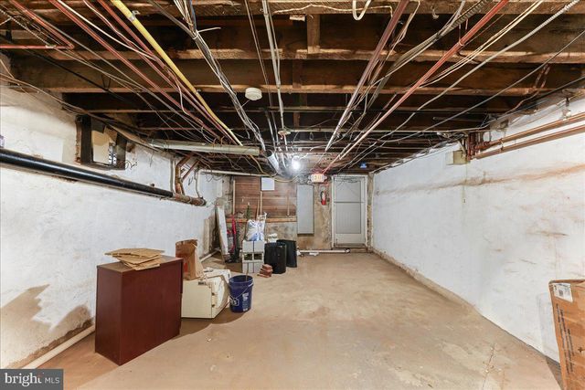 29 W LANCASTER, Ardmore, PA 19003