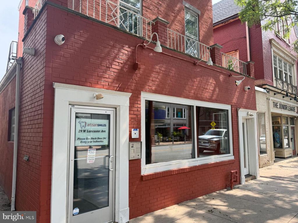29 W LANCASTER, Ardmore, PA 19003