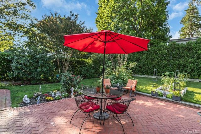 6 Emerald Drive, Glen Cove, NY 11542