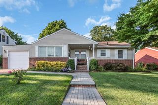 6 Emerald Drive, Glen Cove, NY 11542