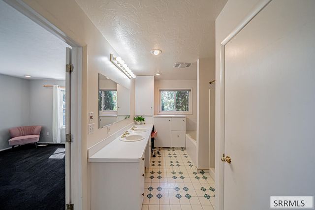 561 E 1200 N, Shelley, ID 83274