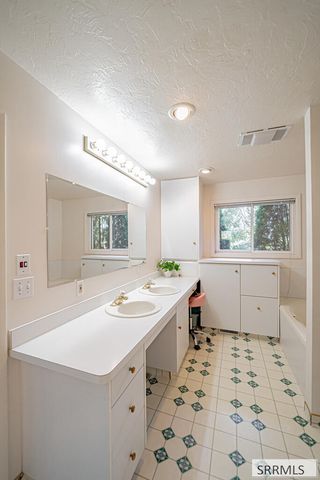 561 E 1200 N, Shelley, ID 83274