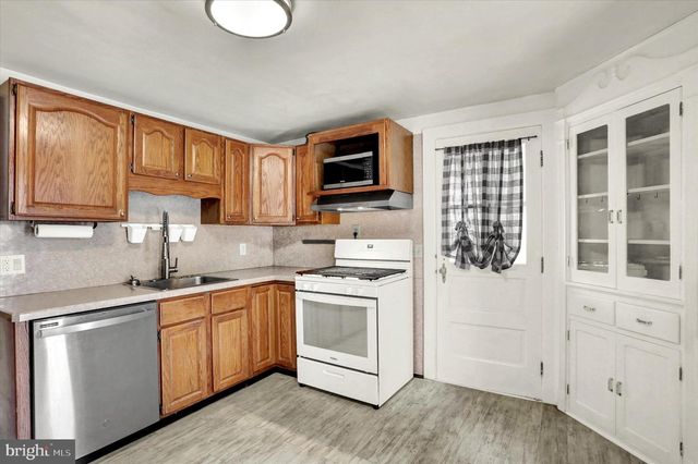 9250 JONESTOWN RD, Grantville, PA 17028