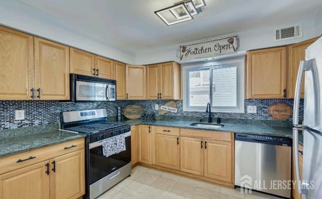 125 Kimberly Road, Colonia, NJ 07067