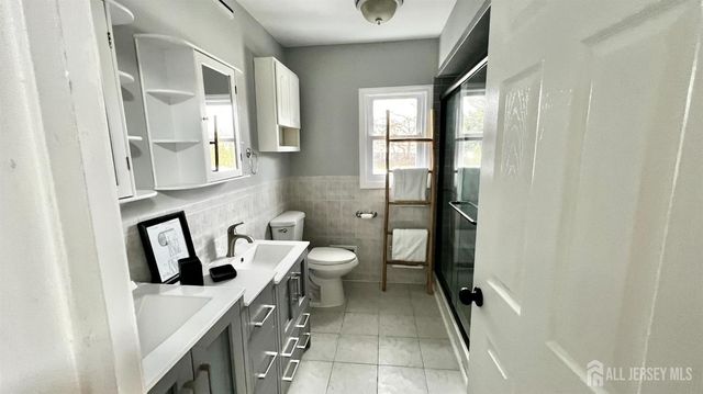 125 Kimberly Road, Colonia, NJ 07067