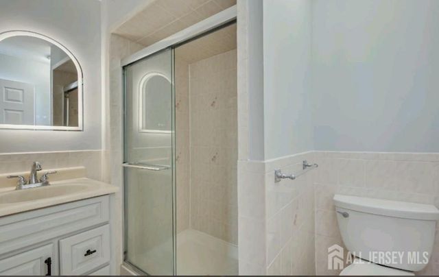 125 Kimberly Road, Colonia, NJ 07067