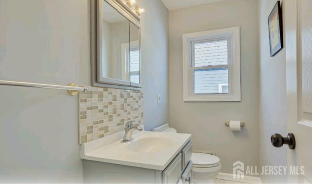 125 Kimberly Road, Colonia, NJ 07067