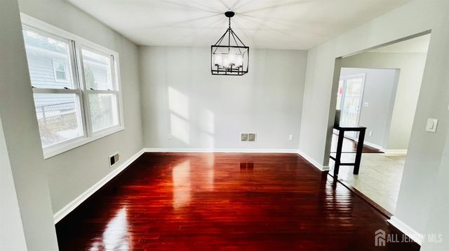 125 Kimberly Road, Colonia, NJ 07067