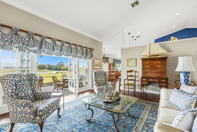 700 SUMMERWOOD Lane SW, Vero Beach, FL 32962
