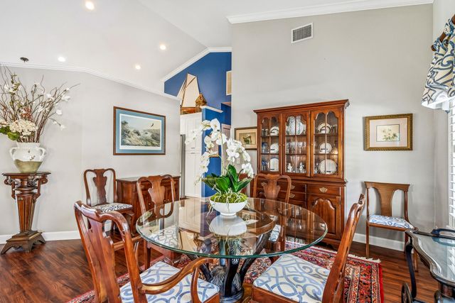700 SUMMERWOOD Lane SW, Vero Beach, FL 32962